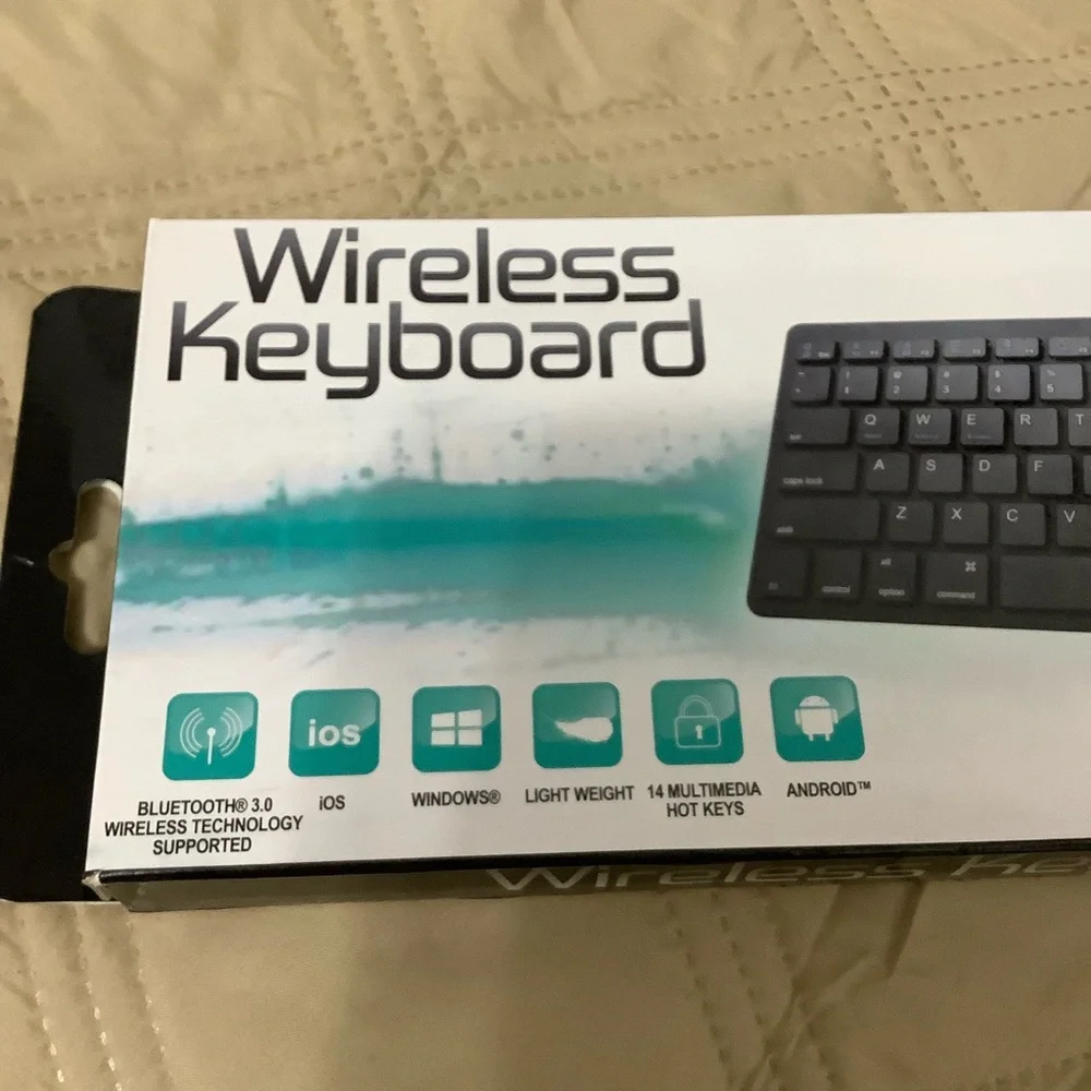 Bluetooth Wireless Keyboard Black. Open box. (B301)